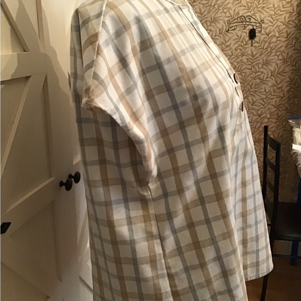 Chic Plaid Women's Blouse with Button Accents - Picture 3 of 4